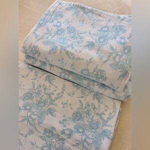 Floral Blue and White Cotton Sheet Set